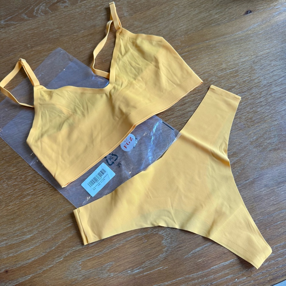 Yellow Seamless Bra and Panty Set - FGZ - Brand NEW Medium